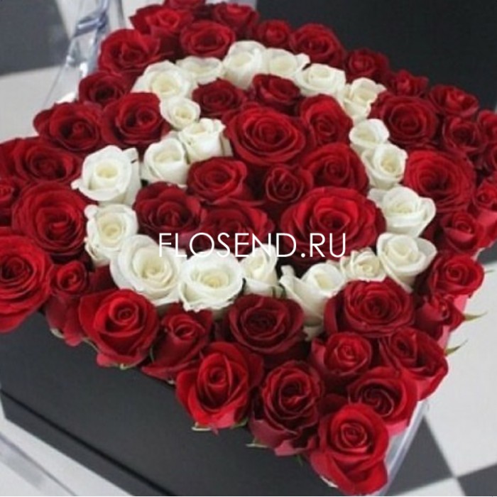 75 роз красных и белых в форме сердца в коробке