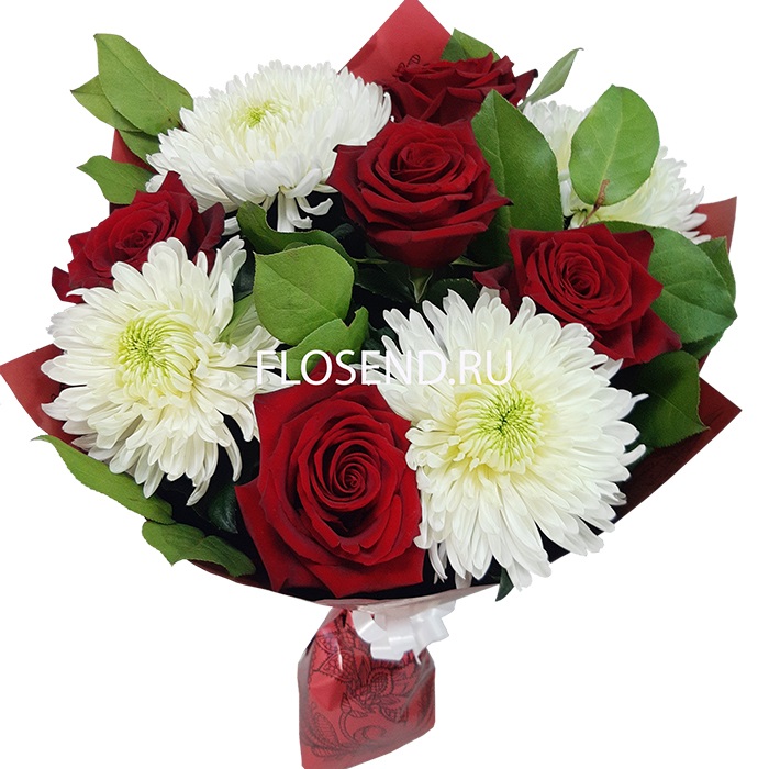 Букет «5 красных роз и 4 белых хризантем»