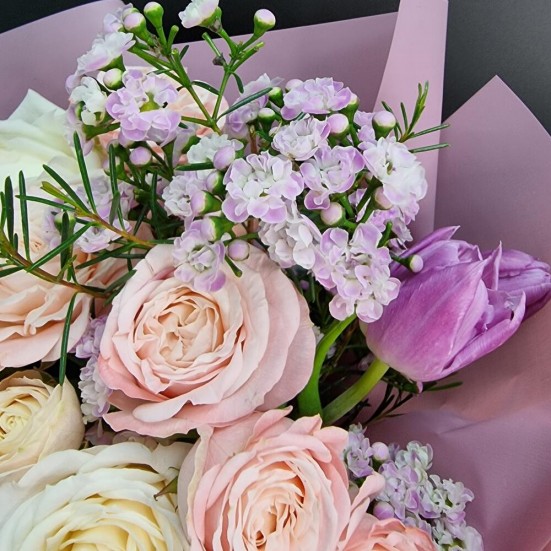 Букет из роз и тюльпанов - фото 2