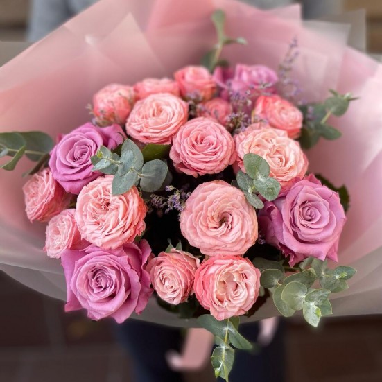 Букет «Пионовидных роз с эвкалиптом» - фото 5