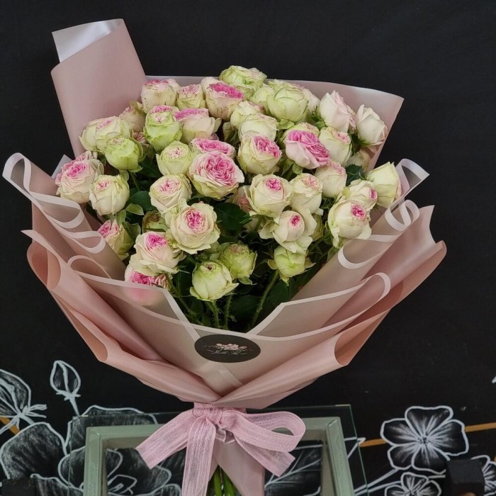Букет «9 пионовидных кустовых роз»